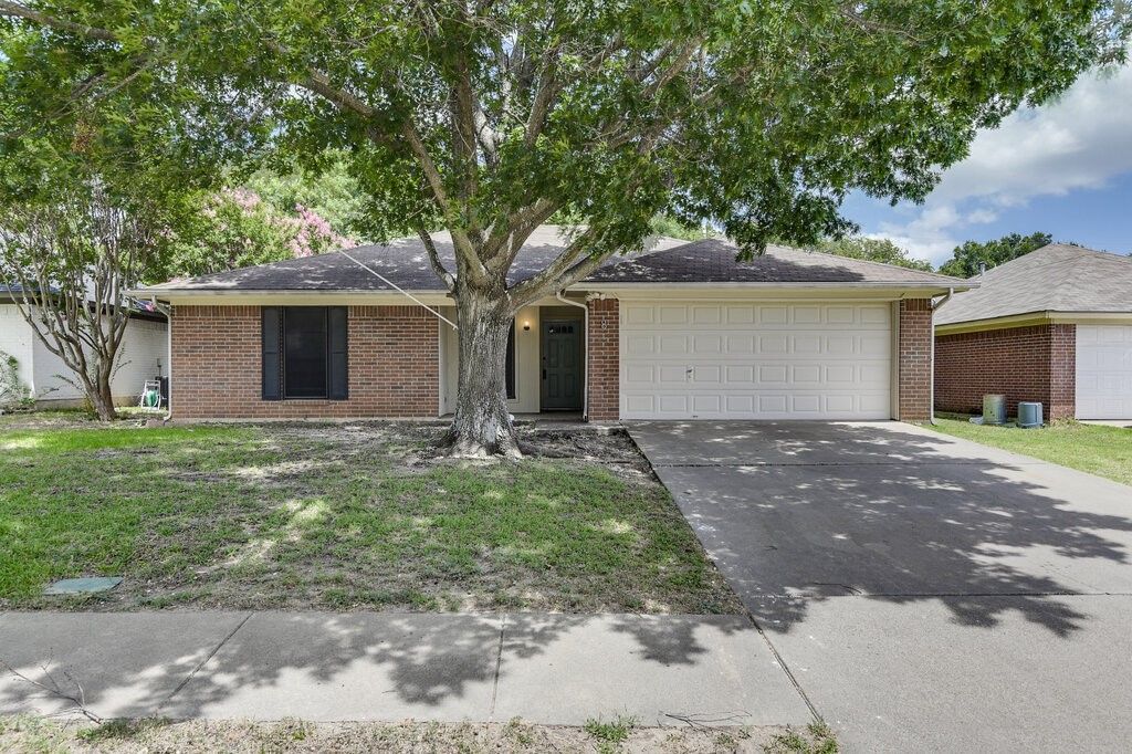 8 Ventnor Avenue, Midlothian, TX 76065