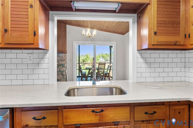 483 Mechams Cove Rd, Middlesex, VA 23169