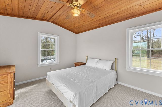 483 Mechams Cove Rd, Middlesex, VA 23169