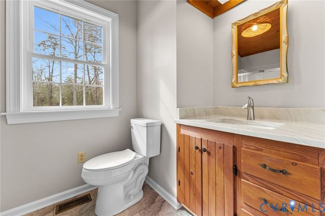 483 Mechams Cove Rd, Middlesex, VA 23169