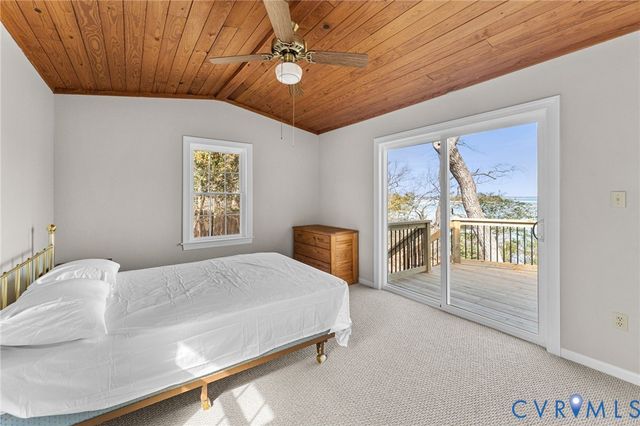 483 Mechams Cove Rd, Middlesex, VA 23169