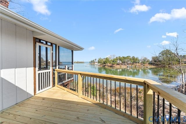 483 Mechams Cove Rd, Middlesex, VA 23169