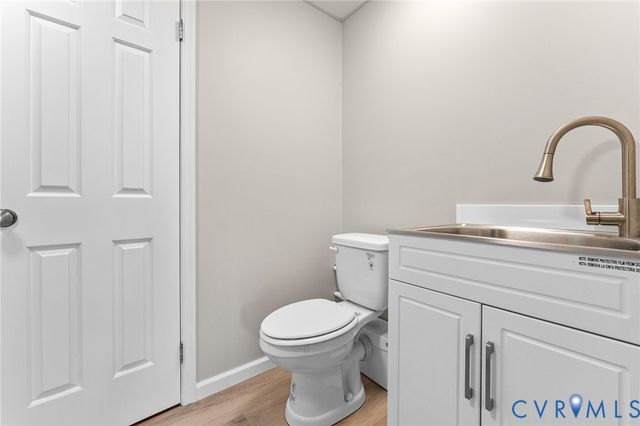 483 Mechams Cove Rd, Middlesex, VA 23169