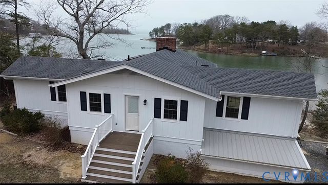 483 Mechams Cove Rd, Middlesex, VA 23169