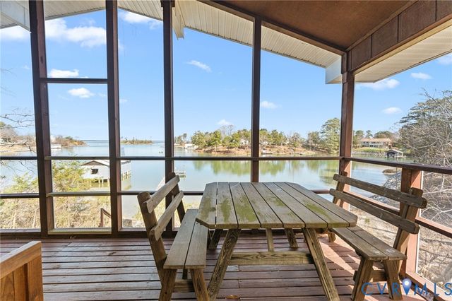 483 Mechams Cove Rd, Middlesex, VA 23169