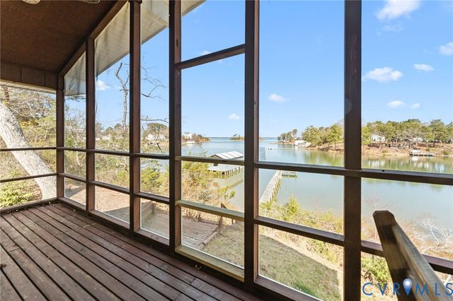 483 Mechams Cove Rd, Middlesex, VA 23169