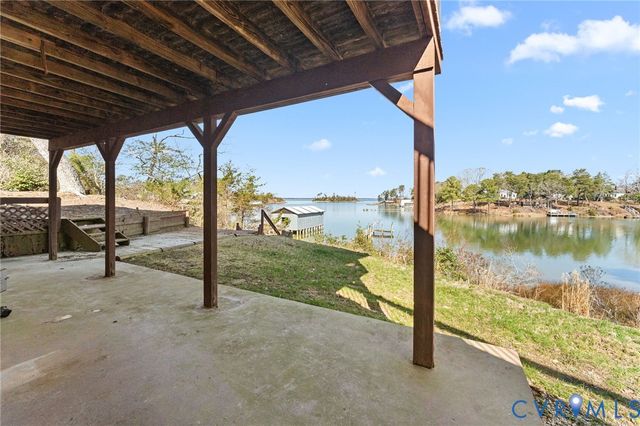 483 Mechams Cove Rd, Middlesex, VA 23169