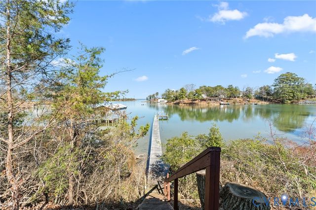 483 Mechams Cove Rd, Middlesex, VA 23169