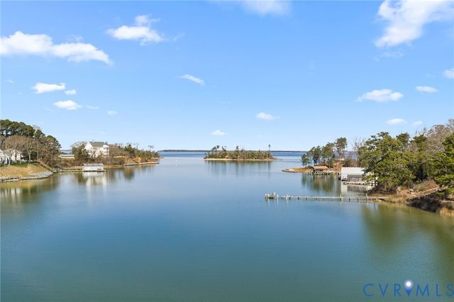 483 Mechams Cove Rd, Middlesex, VA 23169