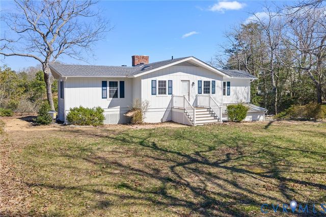 483 Mechams Cove Rd, Middlesex, VA 23169