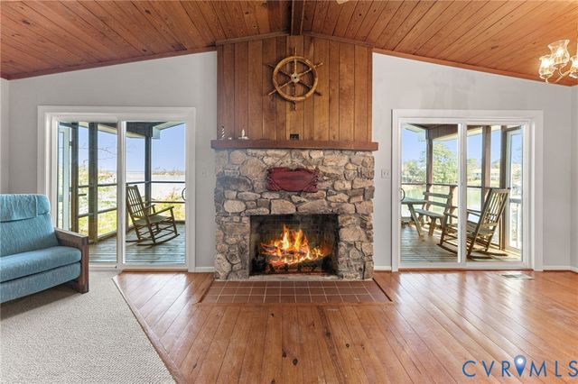 483 Mechams Cove Rd, Middlesex, VA 23169