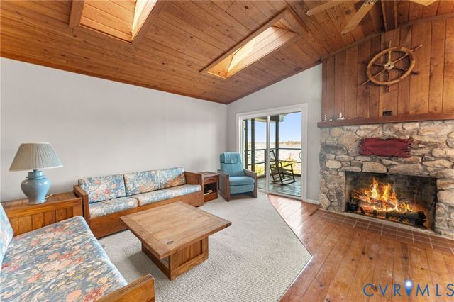 483 Mechams Cove Rd, Middlesex, VA 23169