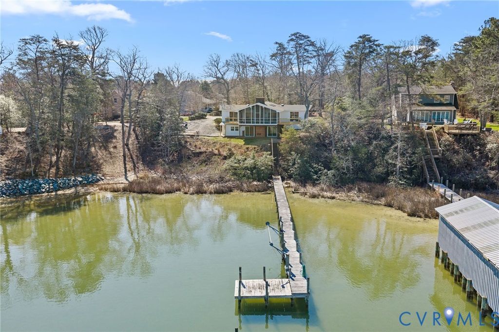 483 Mechams Cove Rd, Middlesex, VA 23169