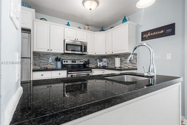 2033 NE 33rd Ave 2, Fort Lauderdale, FL 33305