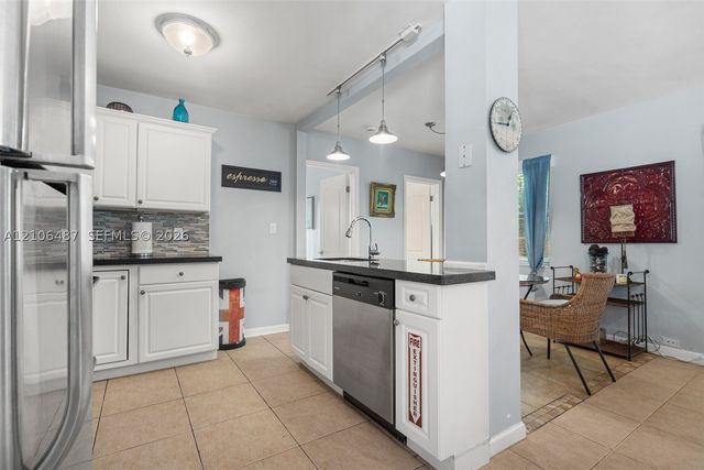2033 NE 33rd Ave 2, Fort Lauderdale, FL 33305