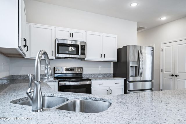 807 Rosemary Ln, La Grange, KY 40031