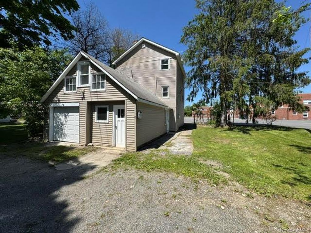 12 Edmunds Lane, Pine Bush, NY 12566