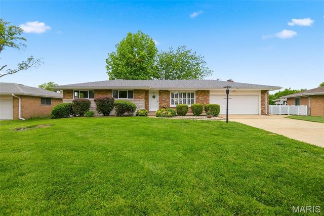 7712 Sunray Lane, Crestwood, MO 63123