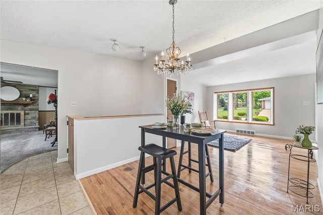 7712 Sunray Lane, Crestwood, MO 63123