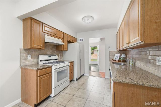 7712 Sunray Lane, Crestwood, MO 63123