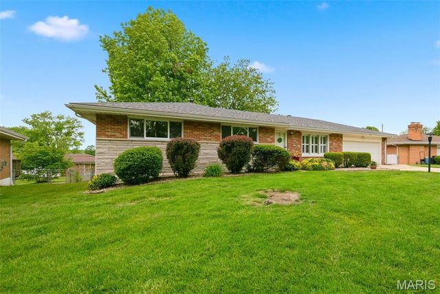 7712 Sunray Lane, Crestwood, MO 63123