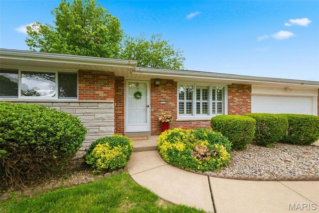 7712 Sunray Lane, Crestwood, MO 63123