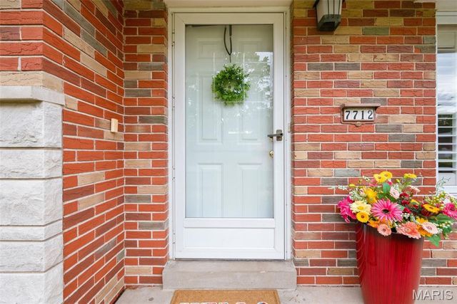 7712 Sunray Lane, Crestwood, MO 63123
