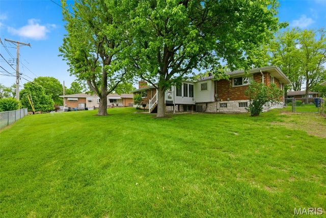 7712 Sunray Lane, Crestwood, MO 63123