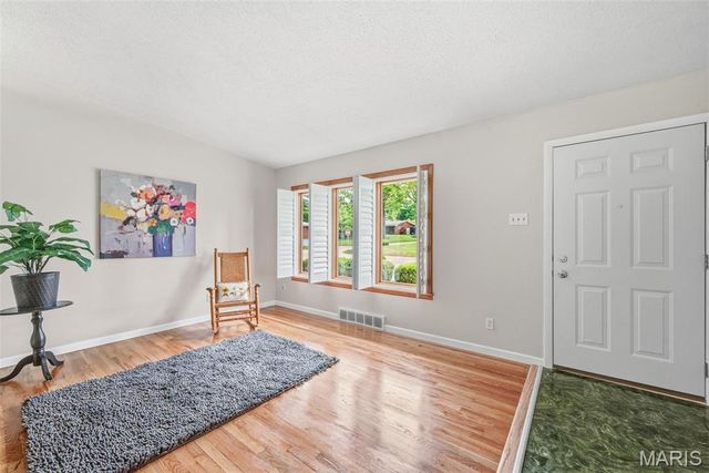 7712 Sunray Lane, Crestwood, MO 63123