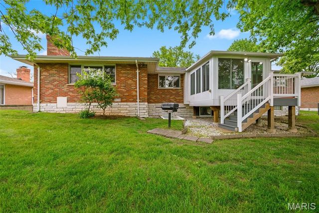 7712 Sunray Lane, Crestwood, MO 63123