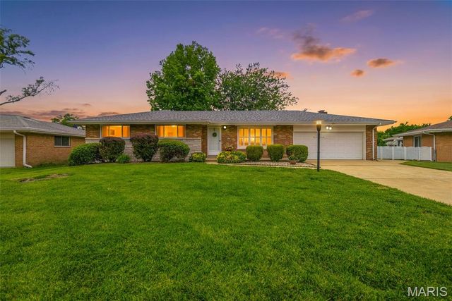 7712 Sunray Lane, Crestwood, MO 63123