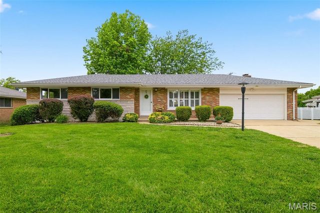 7712 Sunray Lane, Crestwood, MO 63123