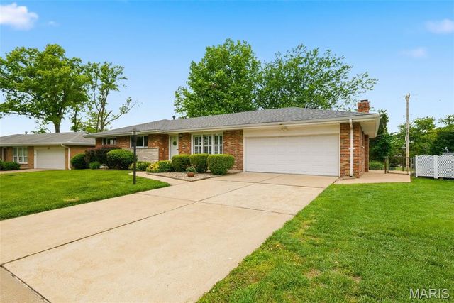 7712 Sunray Lane, Crestwood, MO 63123