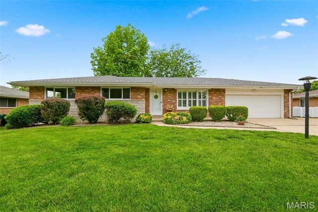 7712 Sunray Lane, Crestwood, MO 63123