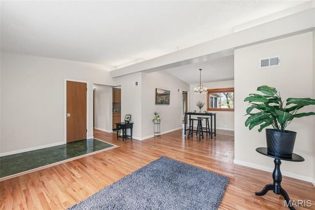 7712 Sunray Lane, Crestwood, MO 63123