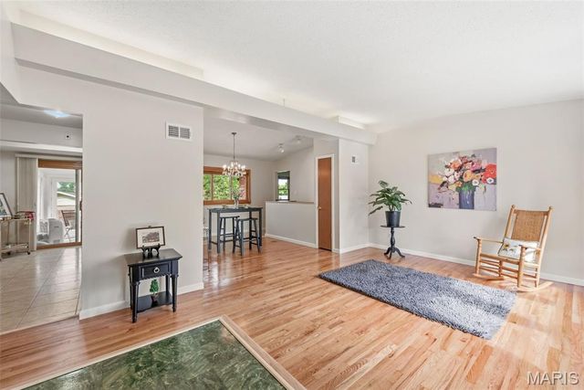 7712 Sunray Lane, Crestwood, MO 63123