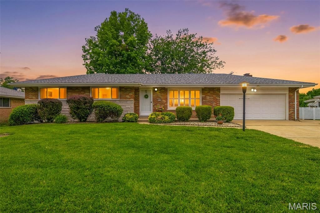 7712 Sunray Lane, Crestwood, MO 63123