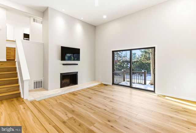 102 KINGS CROFT, Cherry Hill, NJ 08034