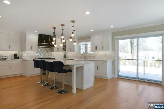 676 Ridgewood Road, Oradell, NJ 07649