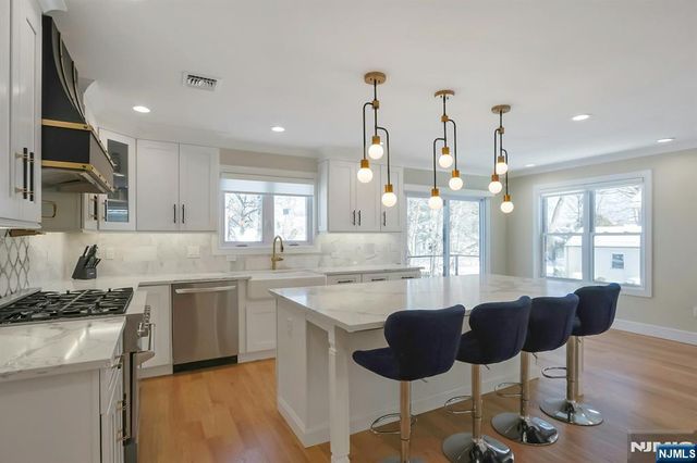 676 Ridgewood Road, Oradell, NJ 07649