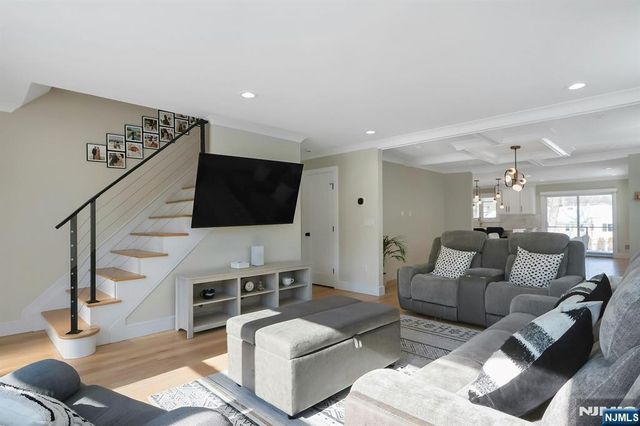 676 Ridgewood Road, Oradell, NJ 07649