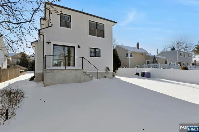 676 Ridgewood Road, Oradell, NJ 07649