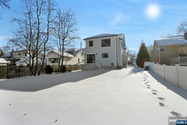 676 Ridgewood Road, Oradell, NJ 07649