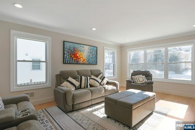 676 Ridgewood Road, Oradell, NJ 07649