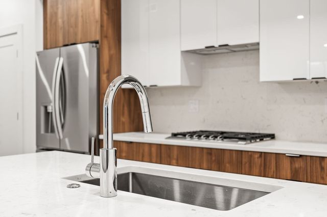 47 Condor St 202, Boston, MA 02128
