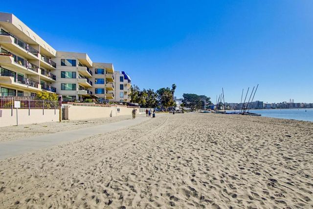 1235 Parker Place 2H, San Diego, CA 92109