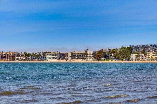 1235 Parker Place 2H, San Diego, CA 92109