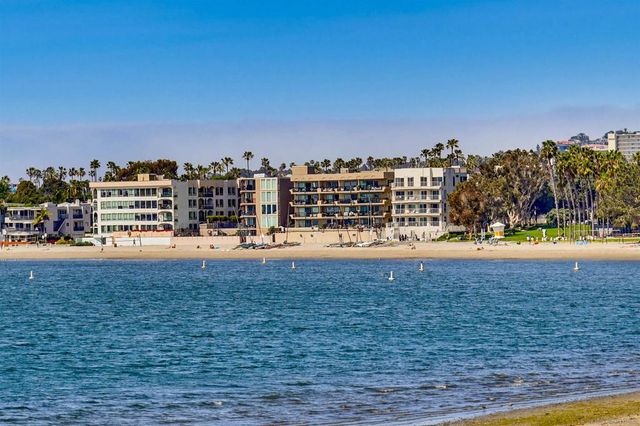 1235 Parker Place 2H, San Diego, CA 92109