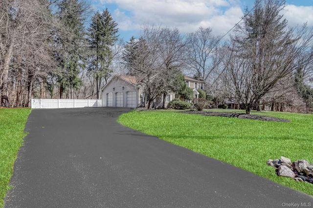 4 Kings Gate Road, Suffern, NY 10901