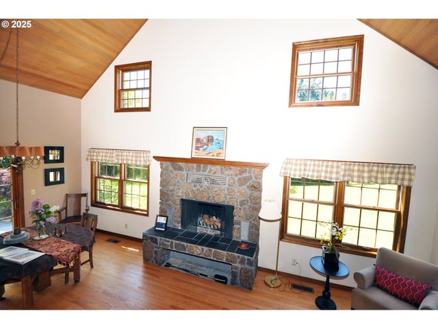 15207 S FORSYTHE Rd, Oregon City, OR 97045